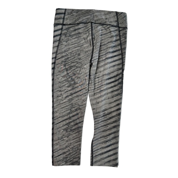 UNDER Armour Gray & Black Compression Crop Leggings Size S - Picture 3 of 4